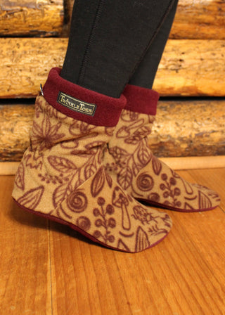 Autumn Acorns Women's Slipper Socks